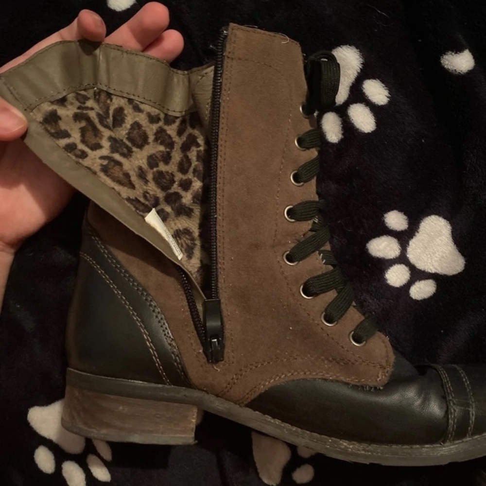 Light brown Suede boots by Steve Madden